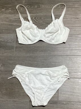 NWOT White Lace Underwire Bra & Bikini Set - Women's Intimates